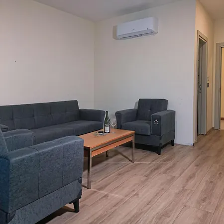 Lara Street Hotell *