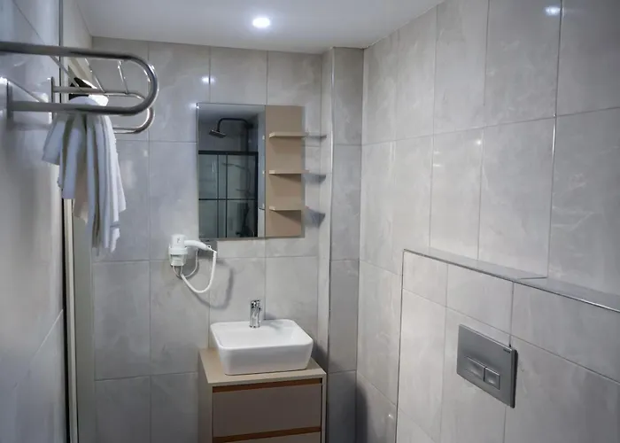Lara Street Hotell *