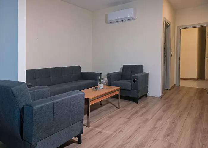 Lara Street Hotell *