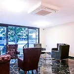 Otel Lara Street *